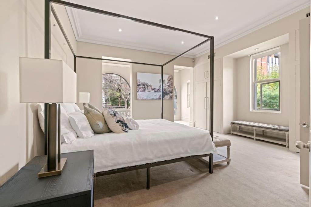 Spectacular Views In Kirribilli Holiday home