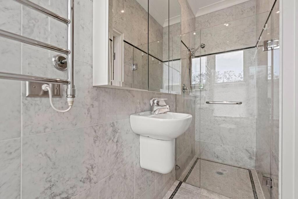 Spectacular Views In Kirribilli Holiday home