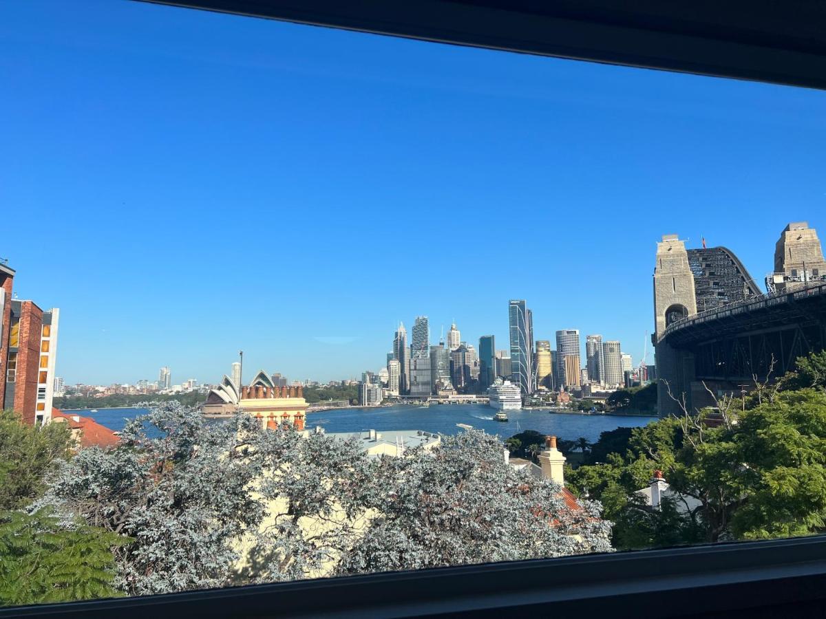 Spectacular Views In Kirribilli Holiday home